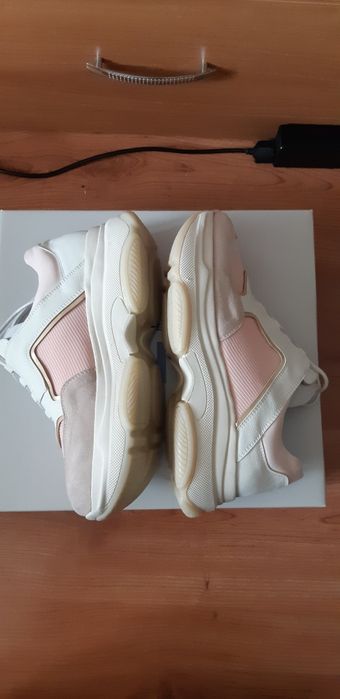 Sneaker inalt,noi la cutie