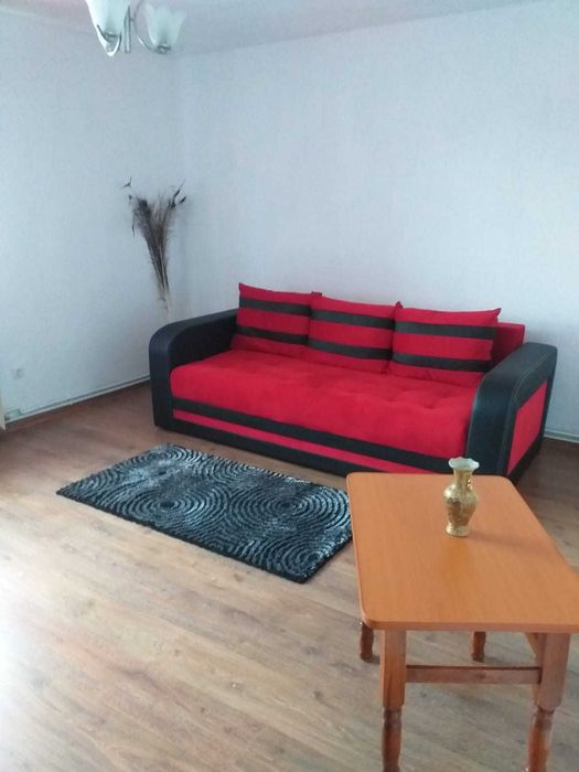 inchiriez apartament zona cetate