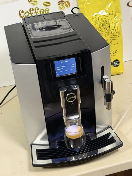 Кафемашина кафе автомат JURA E8 с гаранция