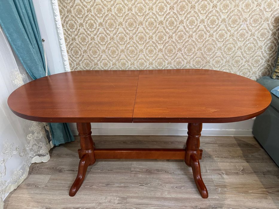 Стол в гостиную