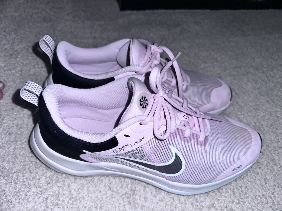 Adidasi dama Nike