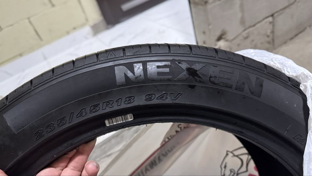 235/45/18 nexen au7