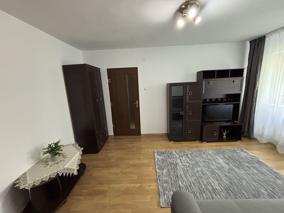 Închiriez apartament Podgoria/Bulevardul Revoluției