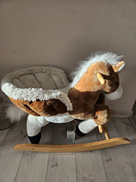 Детско люлеещо се плюшено столче