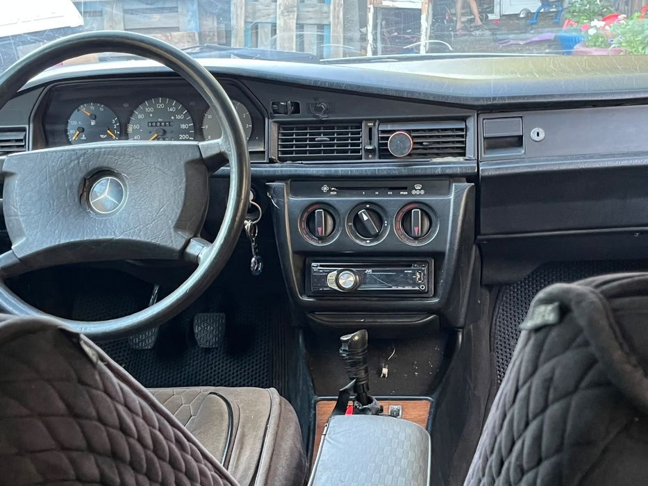 Продам машину Мерседес 190