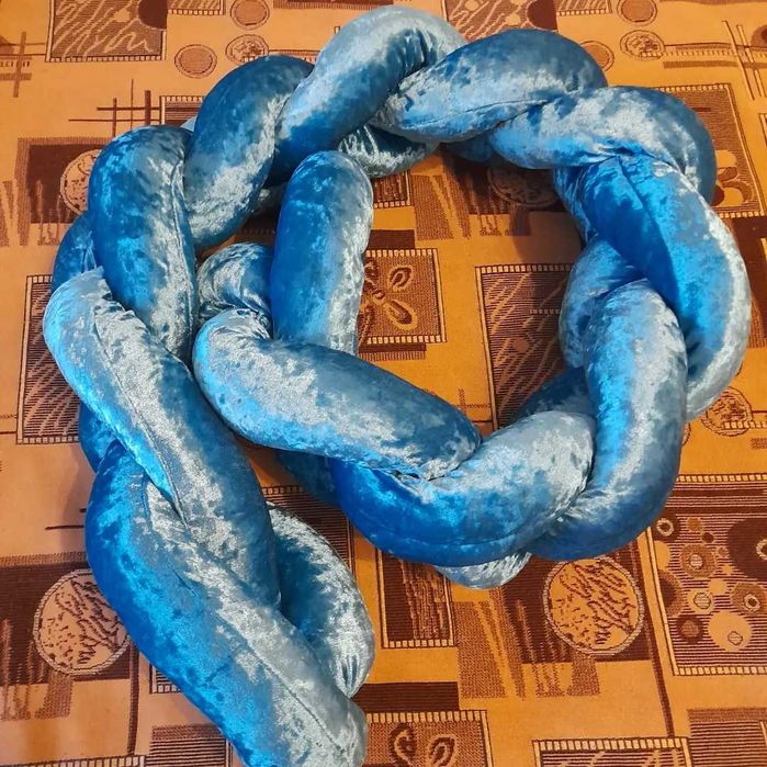 Продам бортик-коса в кроватку.