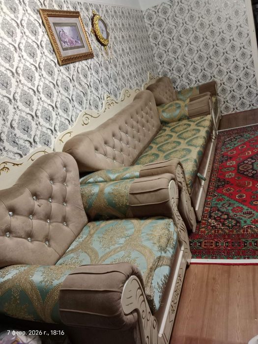 Прихожая продам , диван