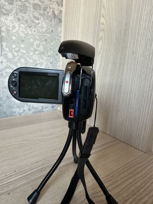 Продам видеокамеру Samsung