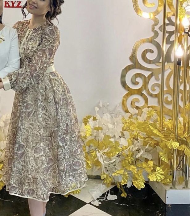 Распродажа платьев — почти новые