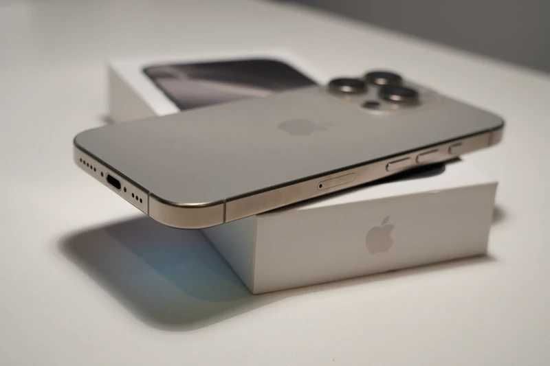 Apple iPhone 16 Pro Natural Titanium, baterie 92%, cutie