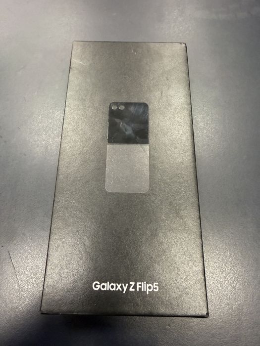 Samsung Z Flip 5 stare aproape noua