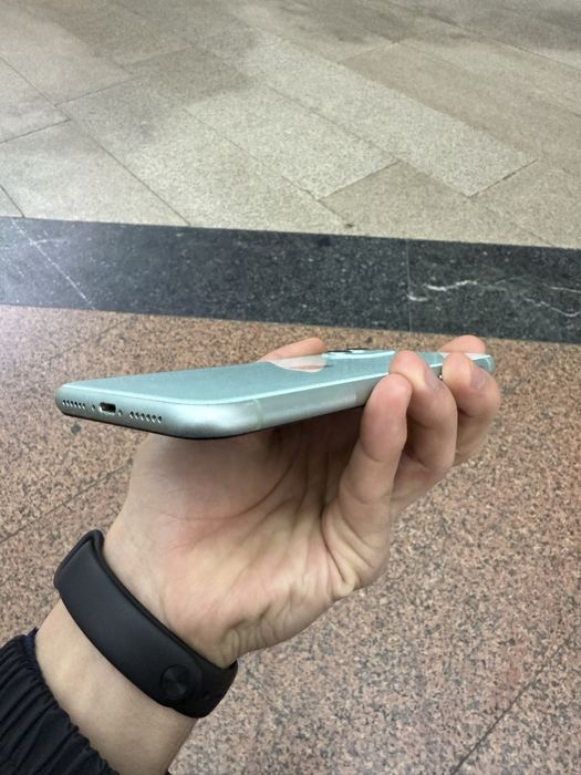 iPhone 11 64 гб.