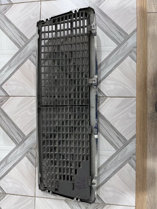Решетка радиатора мерседес w202 C класс цешка