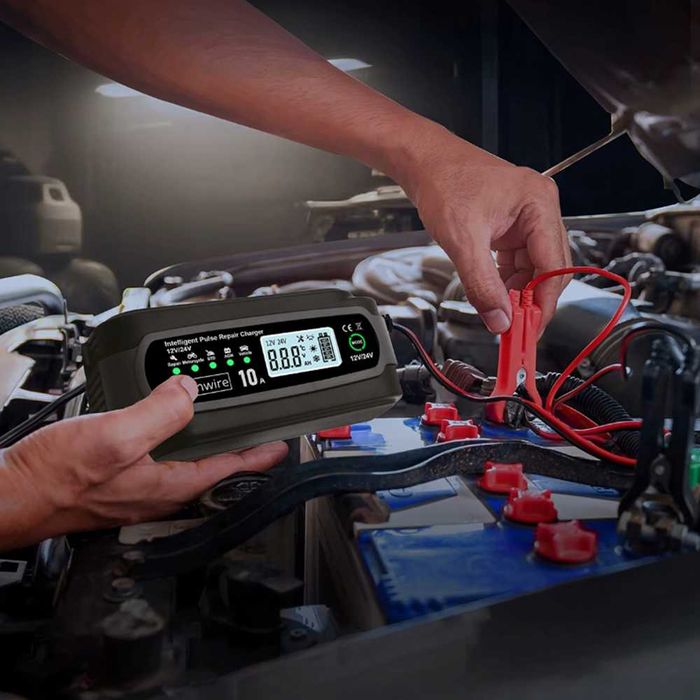 Многофункционално зарядно устройство за акумулатори 10A - 12V/24V