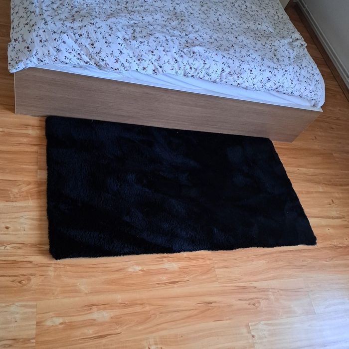 Covor negru cu carpeta pat - set