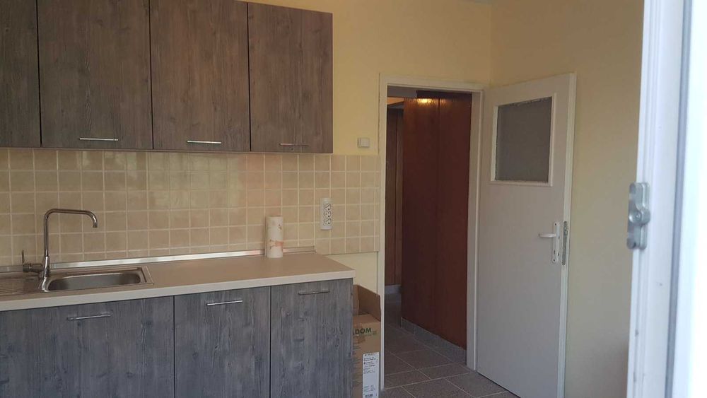 Продава се Четиристаен апартамент в Варна, Цветен квартал - 86 кв.м за 1453 €/кв.м - Снимка #12