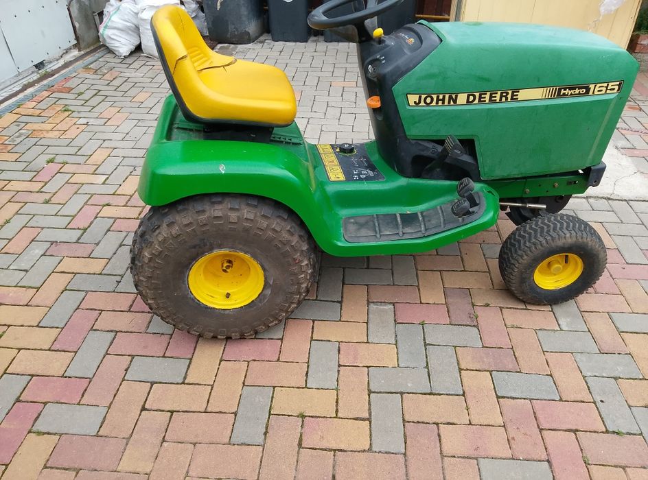 Vând dezmembrez tractoras John Deere Lt 155