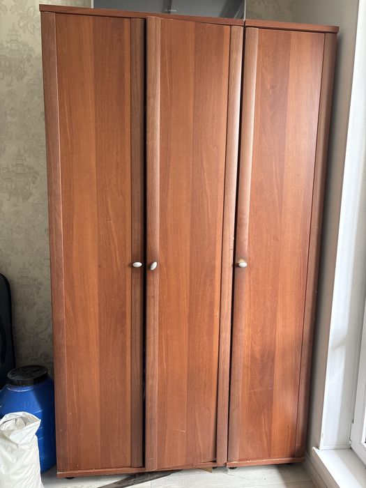 Продам шифоньер в отличном состоянии