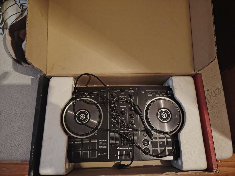 Consola Pioneer DDJ RB + căști Sennheiser HD 25 plus