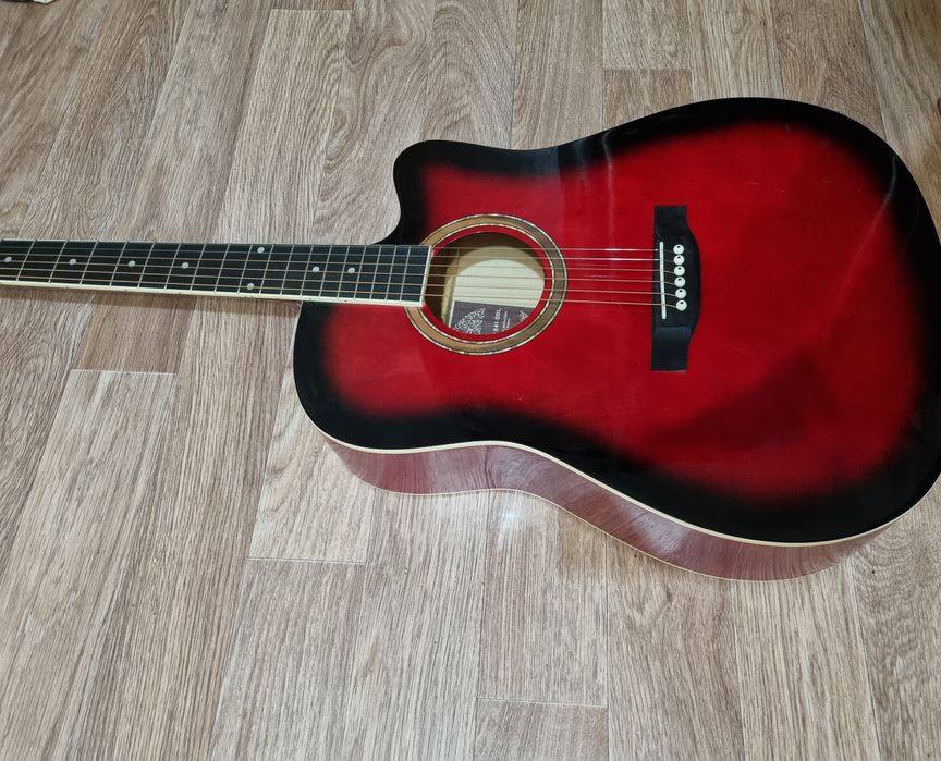 Продам срочно гитару