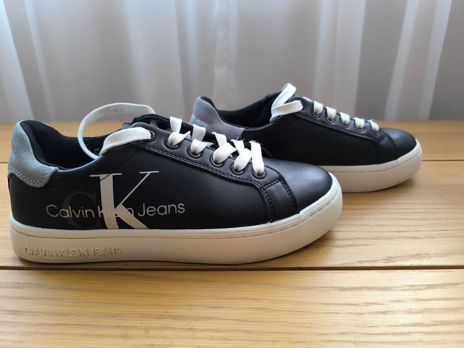 сникърси Calvin Klein