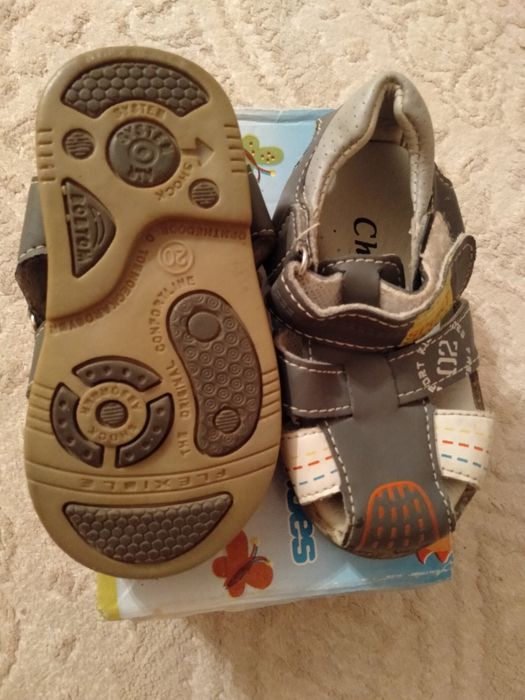 Продам детский сандалии