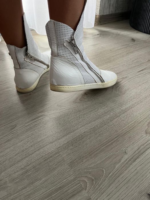 Дамски бели боти