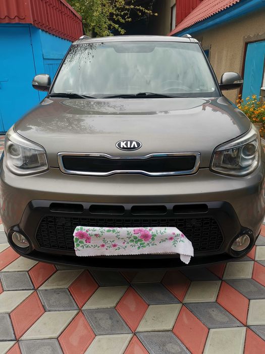 отличный KIA SOOL авто