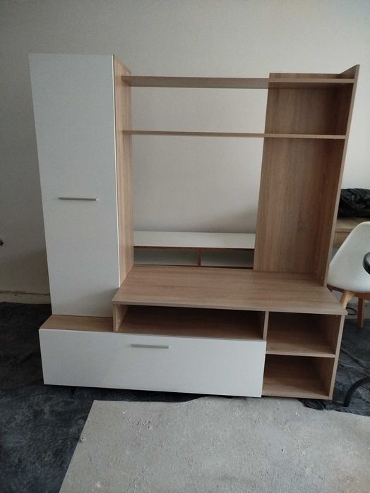 Пълно бзавеждане: хладилник, канапе, маса+4 стола, TV-шкаф+скрин+шкаф