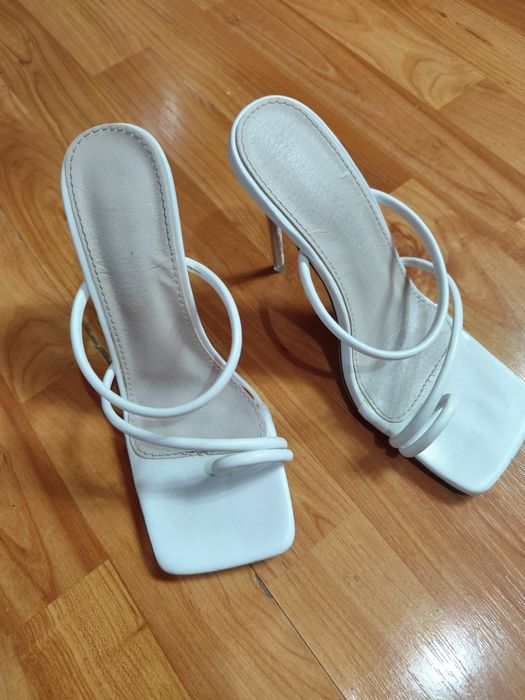 Sandale cu toc înalt albe