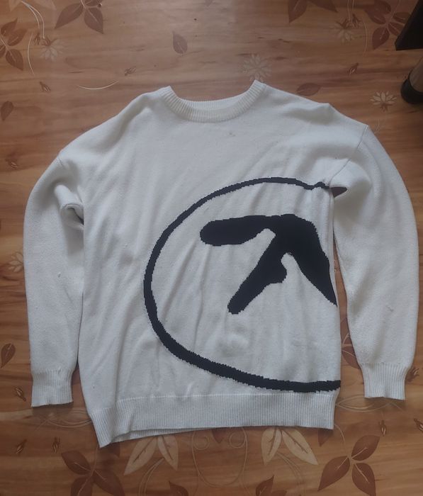 белый свитер Aphex twin