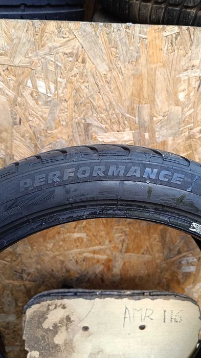 Vând cauciucuri vara Performance 235/40/18