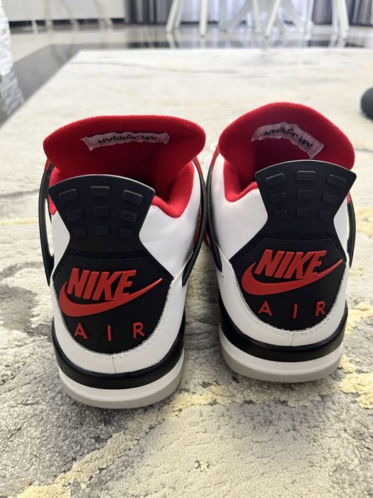Jordan 4 fire red