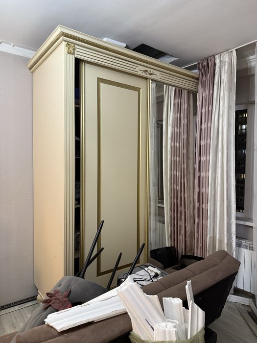 Продам шкаф платянной брльшой