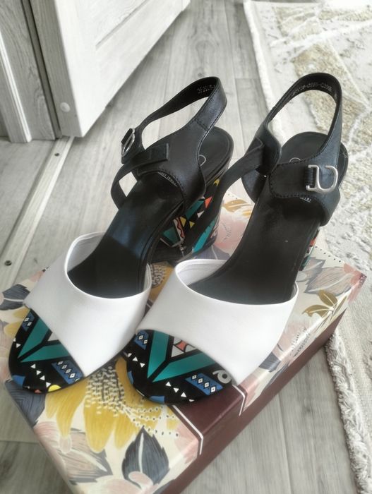 Продам босоножки почти новый