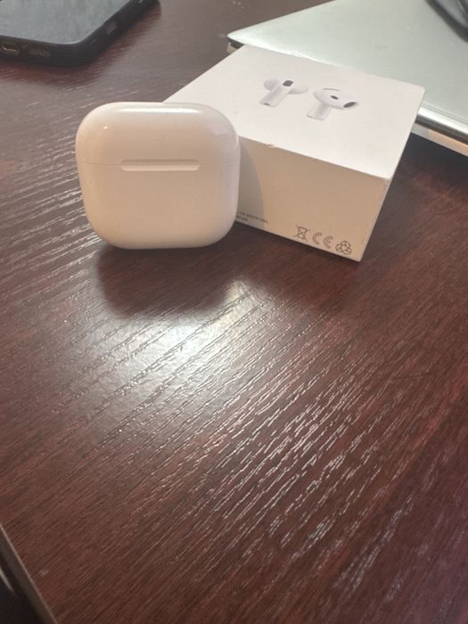 Продам airpods 4