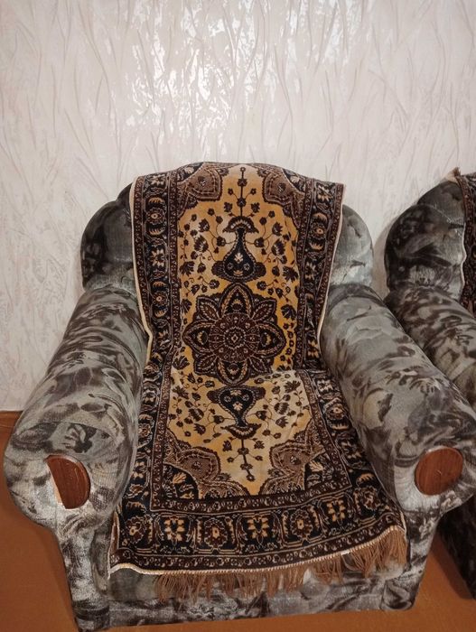 Продам два удобных б/у кресла очень крепкие