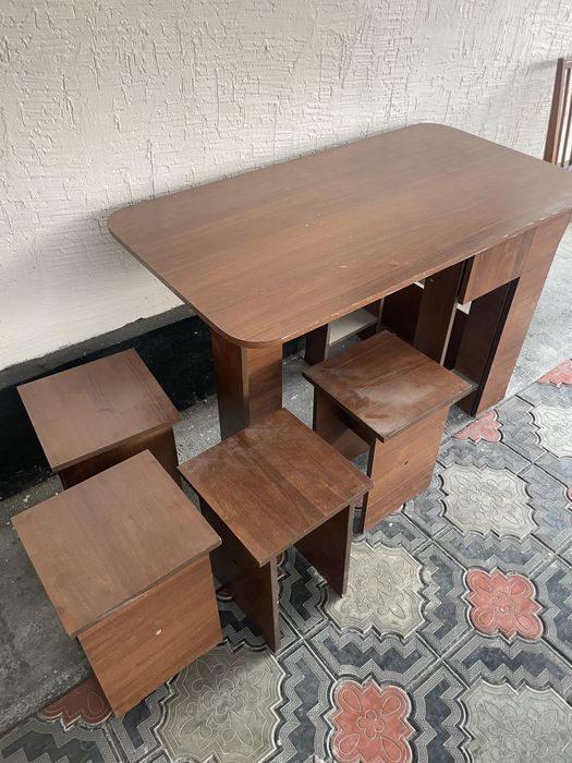 Стол со стульями