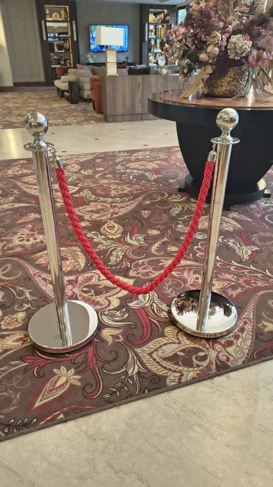 Set stâlpi cu șnur roșu - Inox
