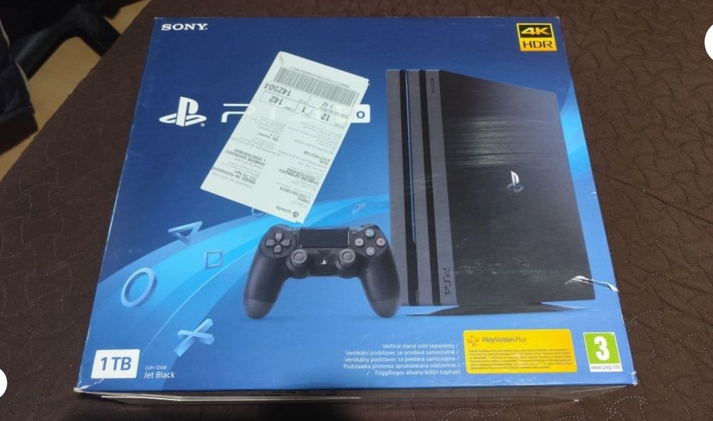 Продавам /Playstation 4 Pro/1TB/