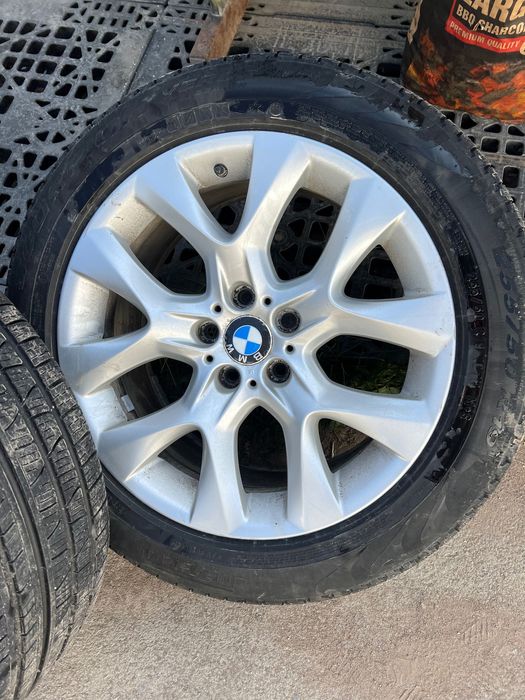 Продавам джанти с гуми Pirelli r19 255/50/19 5.112