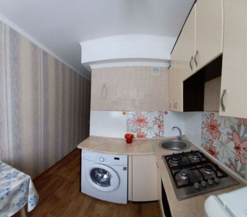 Продам  2 ком квартиру  Центр.