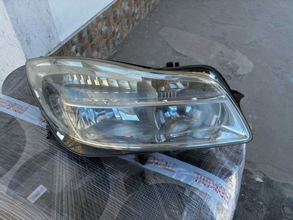 Far Opel Insignia 2009 dreapta