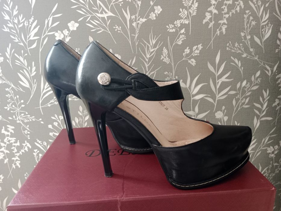 Отдам даром туфли на шпильке