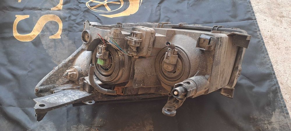 Фар / фарове от Тойота рав 4 / Toyota RAV 4 2.2 D-CAT 177 К. С!!