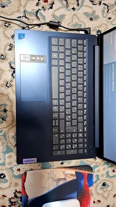 Ноутбук Lenovo четкий