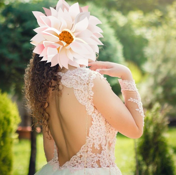 Бална/сватбена къса, без гръб, с ръкави и дантела розово-бяла рокля