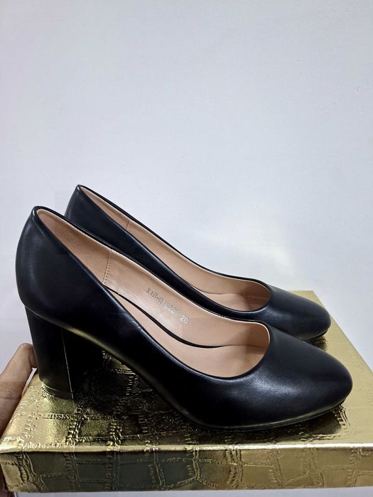 Обувки черни за поводи