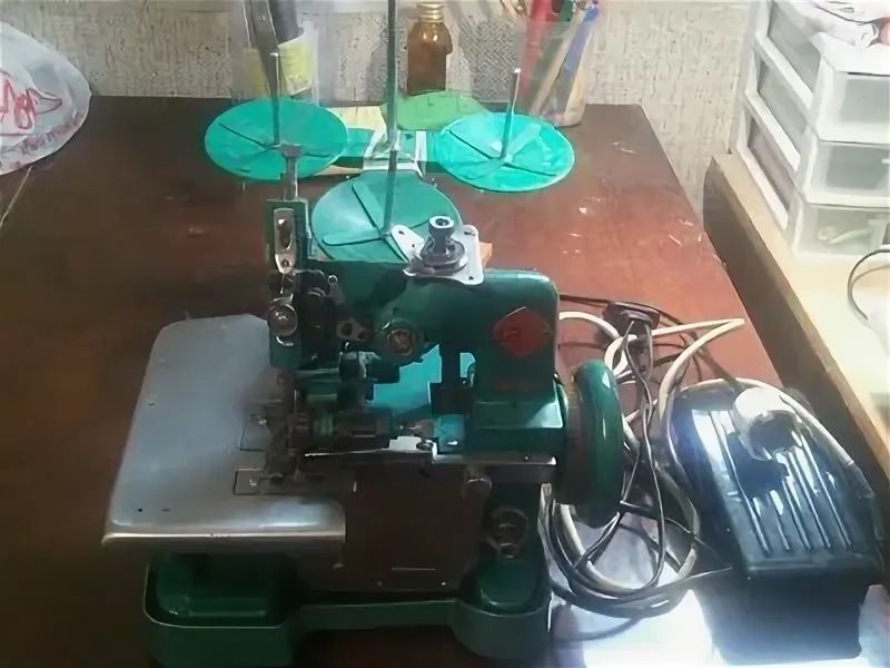 Оверлок трехниточный