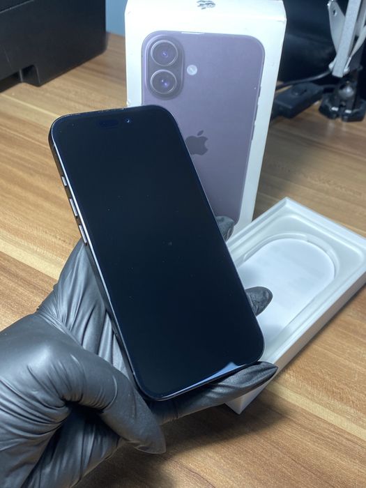 iPhone 16• 128 GB • Black